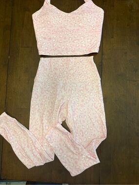 Glow mode Pink Leopard Print Athletic Set - Crop Top & Leggings Sz S